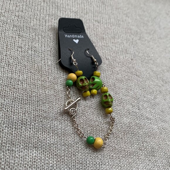 💚 Handmade Green Skull Bracelet & Earrings Set - Picture 2 of 9